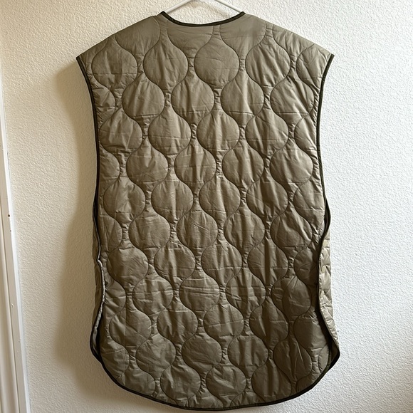 H&M water-repellent vest, khaki. One size - Picture 2 of 9